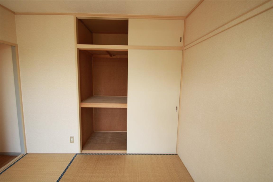 和室の収納もたっぷりあります