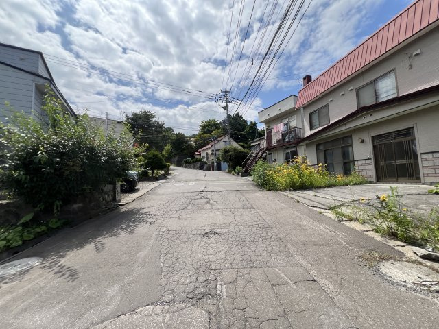 小樽市若竹町の中古一戸建【前面道路含む現地写真】