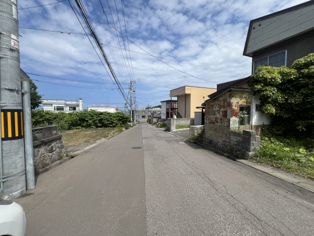 小樽市若竹町の中古一戸建【前面道路含む現地写真】
