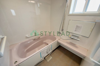 藤沢市柄沢２丁目の中古一戸建【浴室】一坪サイズの広々としたシステムバス。一日の疲れをじんわりと癒やす、家族のお気に入り空間です。