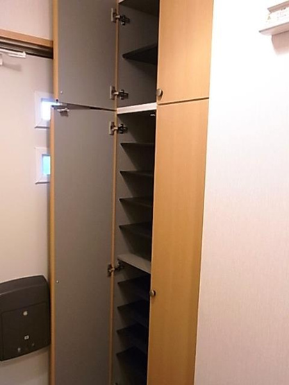 収納スペース充実のシューズボックスです！！