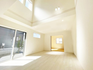 Blooming Garden　八幡西区光貞台3丁目【その他】リビング吹抜け施工例です。ご家族団らんの場所が開放感あふれています。素敵なご毎日になりそうですね。