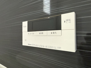 CRADLE GARDEN　北九州市小倉南区朽網西第7【設備】オートバス。ボタン一つで湯張り・保温・追い焚きを自動で行い、お風呂準備の時短にもなります。