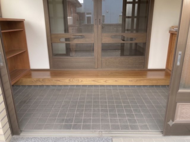 西１６条南４丁目【玄関】