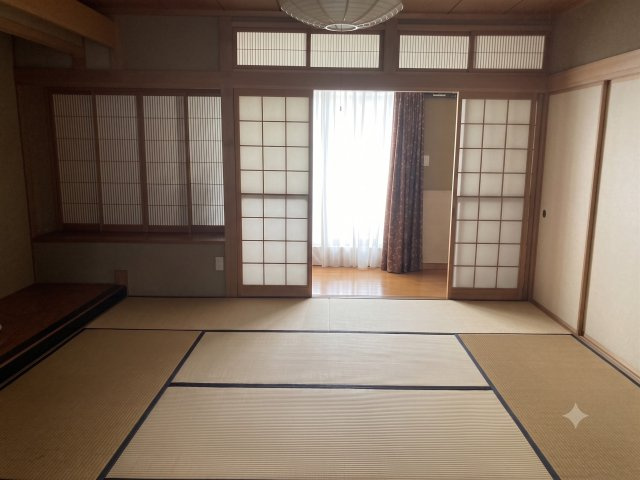 西１６条南４丁目【和室】
