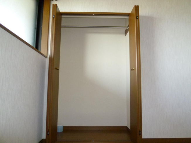 洋室にクローゼットあります