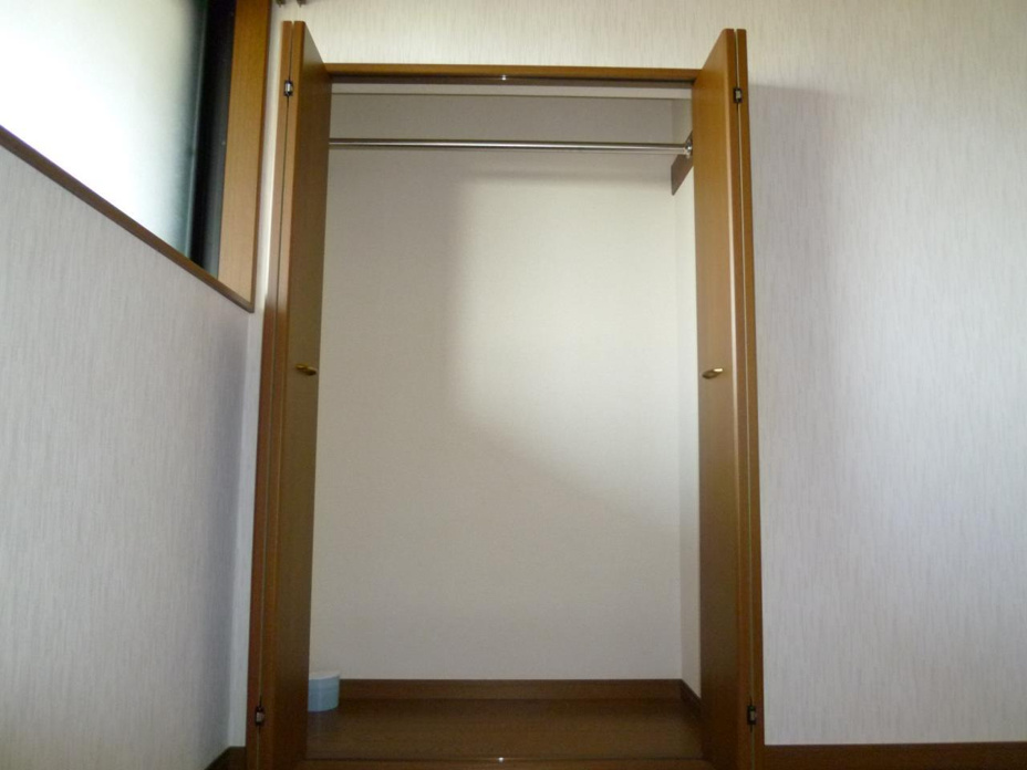 洋室にクローゼットあります
