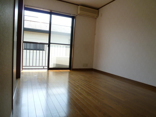 洋室にエアコン付いてます♪