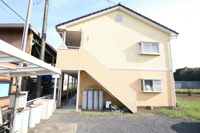 スタイリッシュな外観で清潔感のある建物