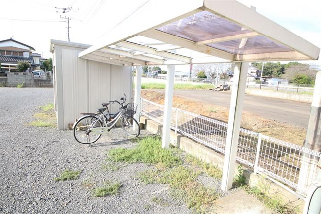 屋根付き駐輪場で雨の日も安心