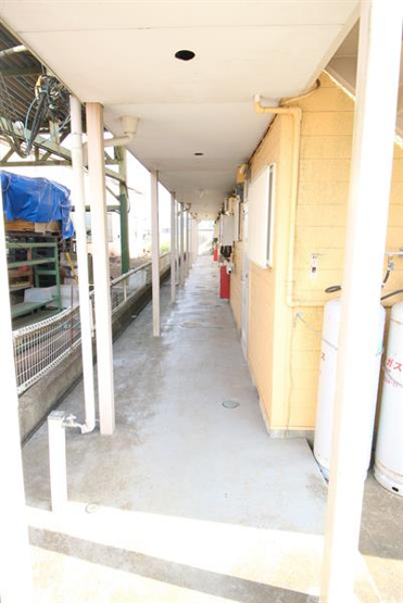 雨の日でも雨をしのげる屋根付き