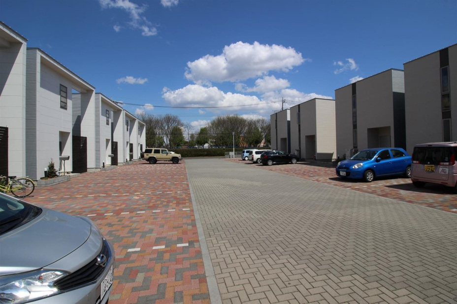 広々駐車場、2台付いております。