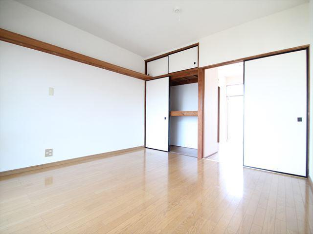 収納たっぷりの洋室！