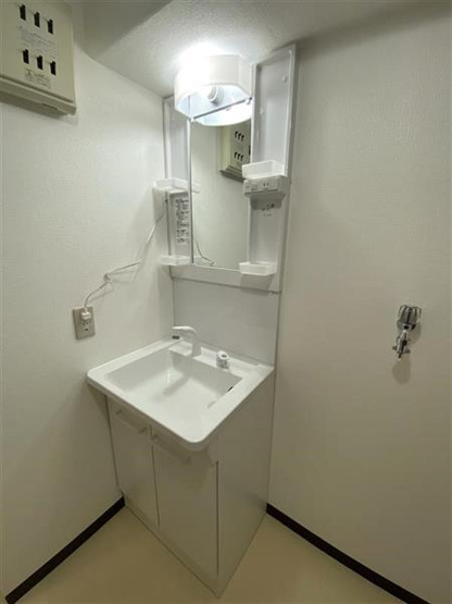独立洗面付きで朝の準備もラクラクです♪※写真別部屋