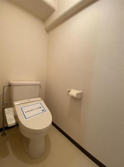 温水洗浄便座付きです！※写真別部屋