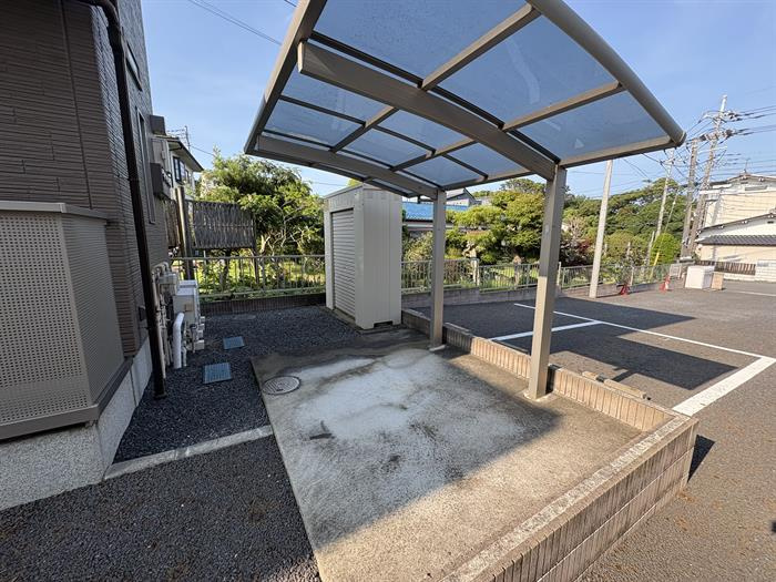 屋根付き駐輪場完備！