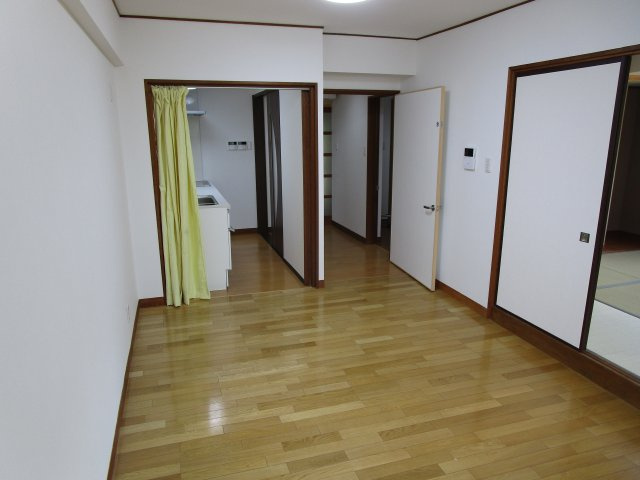 下呂市萩原町西上田の中古マンション【洋室】