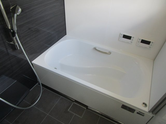 下呂市萩原町西上田の中古マンション【浴室】