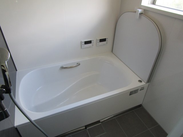 下呂市萩原町西上田の中古マンション【浴室】