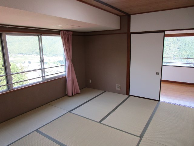 下呂市萩原町西上田の中古マンション【和室】