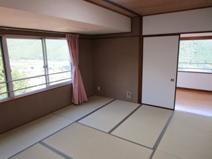 下呂市萩原町西上田の中古マンション【和室】