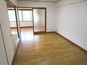 下呂市萩原町西上田の中古マンション【洋室】