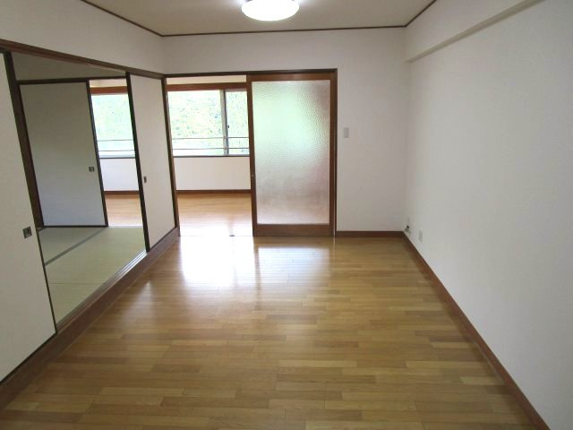 下呂市萩原町西上田の中古マンション【洋室】