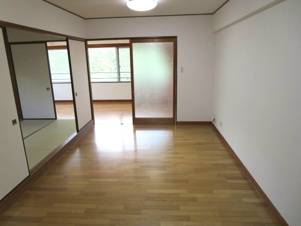 下呂市萩原町西上田の中古マンション【洋室】