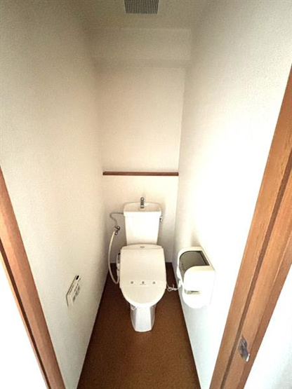 嬉しい温水便座付です！