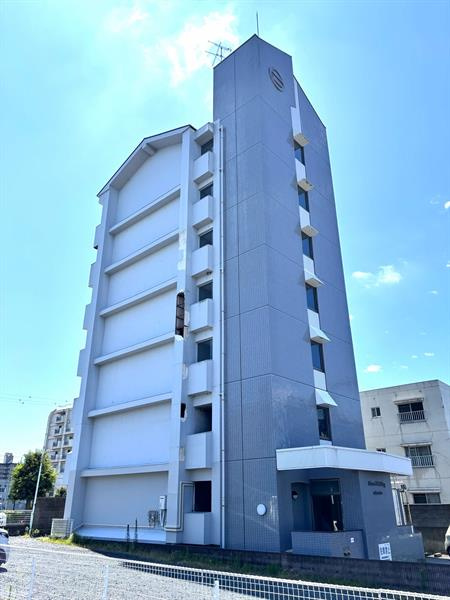 高い建物も周囲に無く、存在感のある外観です！