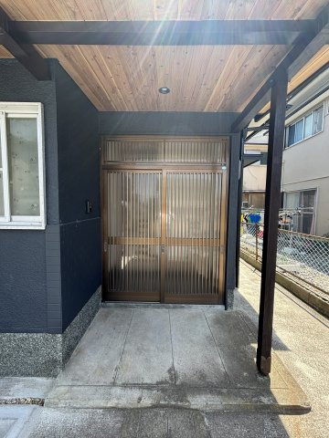 東近江市長勝寺町の中古一戸建【玄関】