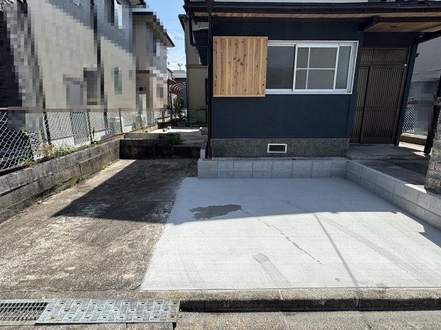東近江市長勝寺町の中古一戸建【駐車場】
