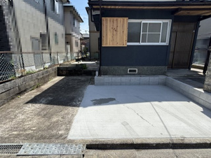 東近江市長勝寺町の中古一戸建【駐車場】