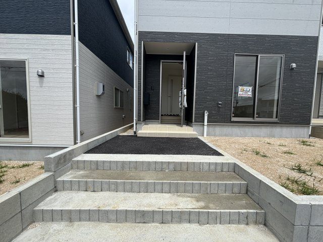 【新築分譲住宅】読谷村大木第４・２号棟【玄関】