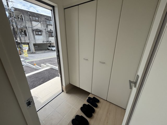 【新築分譲住宅】読谷村大木第４・２号棟【玄関】