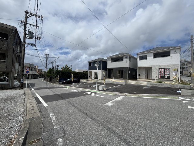【新築分譲住宅】読谷村大木第４・２号棟【前面道路含む現地写真】