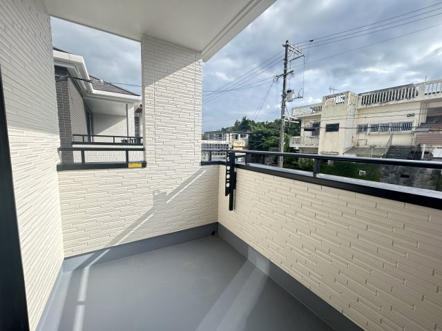 浦添市沢岻1丁目443・全５棟〈A号棟〉【バルコニー】※同施工会社での参考写真となります。