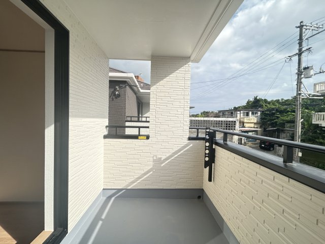 浦添市沢岻1丁目443・全５棟〈A号棟〉【バルコニー】※同施工会社での参考写真となります。