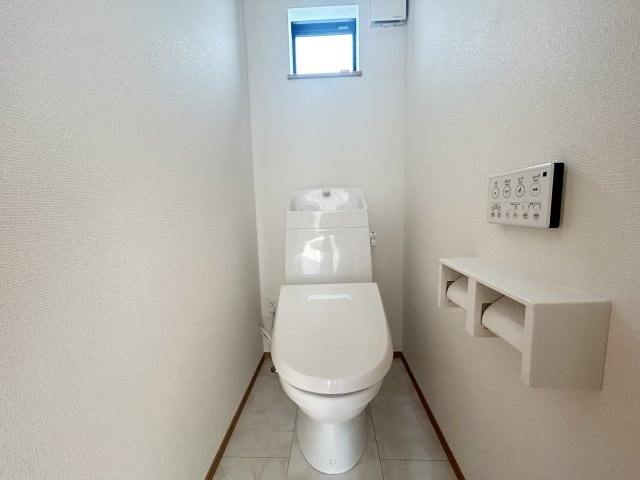 浦添市沢岻1丁目443・全５棟〈A号棟〉【トイレ】※同施工会社での参考写真となります。