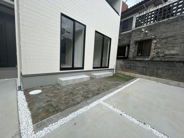 浦添市沢岻1丁目443・全５棟〈A号棟〉【庭つき】※同施工会社での参考写真となります。