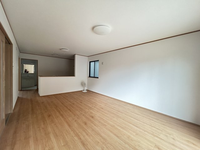 浦添市沢岻1丁目443・全５棟〈C号棟〉【居間・リビング】※同施工会社での参考写真となります。