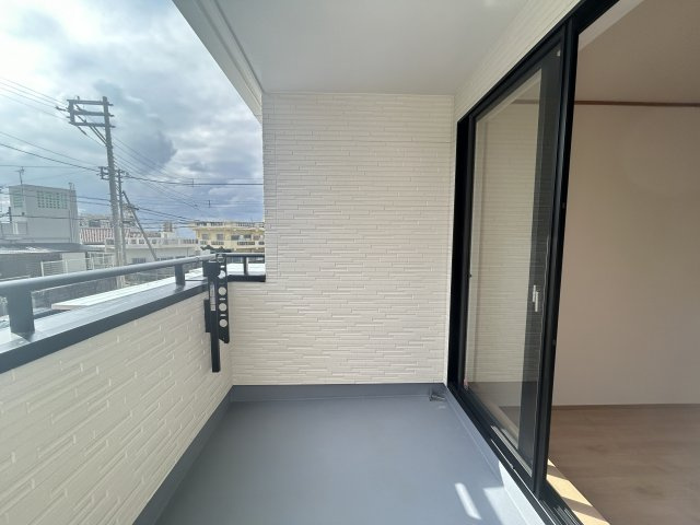 浦添市沢岻1丁目443・全５棟〈C号棟〉【バルコニー】※同施工会社での参考写真となります。
