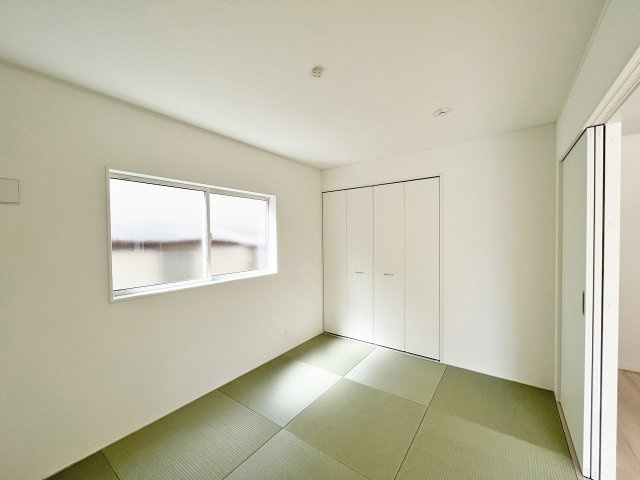 CRADLE　GARDEN　芦屋町西浜町第１　【内観：施工例】和室4.5帖、リビングに設置。癒しの空間（施工例）