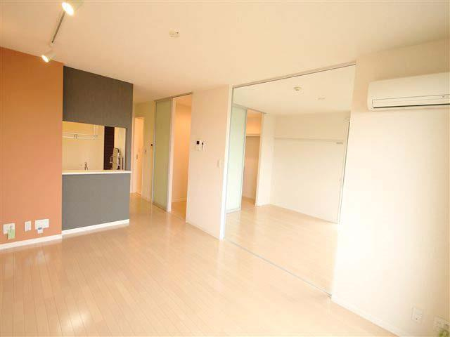 同タイプの別部屋の写真となります。