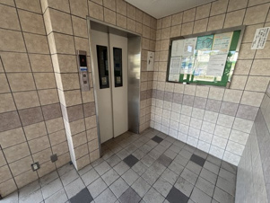 ライオンズマンション高良公園前・405号室【共有部分】エントランスホール内も綺麗に整備されており、環境良好です。