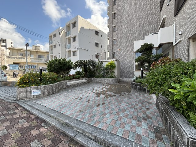ライオンズマンション高良公園前・405号室【周辺】建物周辺も綺麗に整備されており、環境良好です。