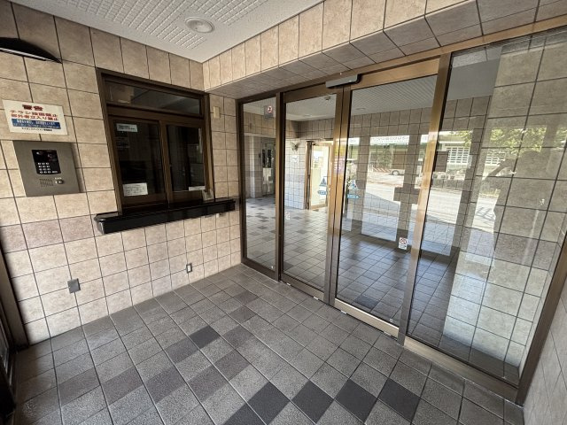 ライオンズマンション高良公園前・405号室【エントランス】オートロック設備,管理方式/全部委託/定期巡回