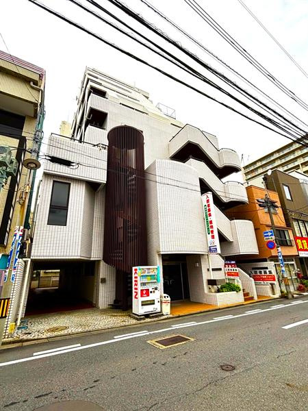 9階建ての鉄骨鉄筋コンクリート造のマンションです！