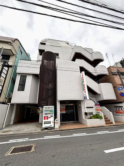 9階建ての鉄骨鉄筋コンクリート造のマンションです！