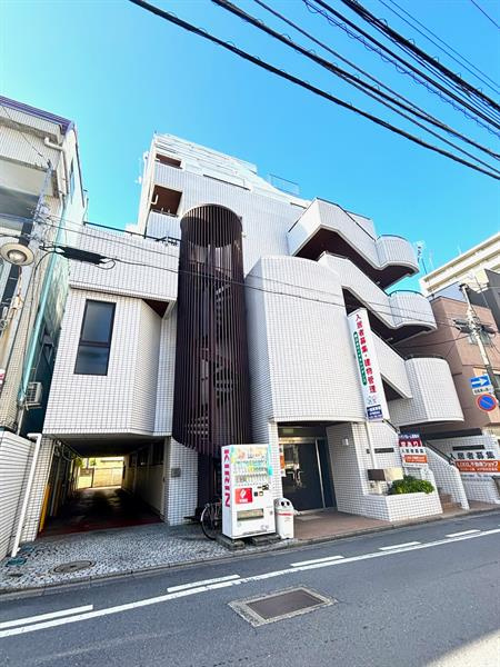 9階建ての鉄骨鉄筋コンクリート造のマンションです！